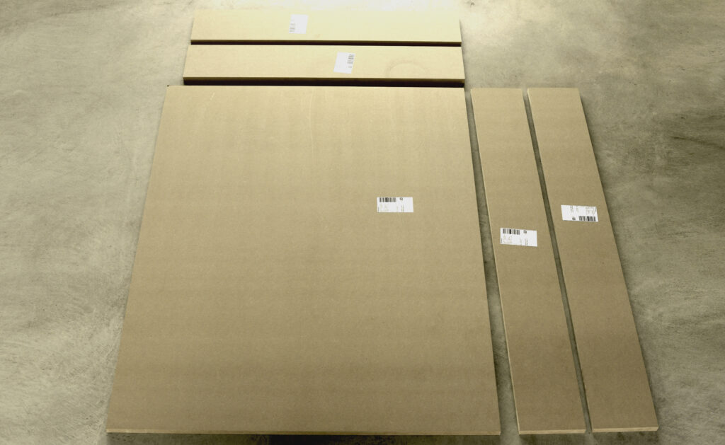 Die Rückplatte und Seitenteile fertige ich aus MDF.
